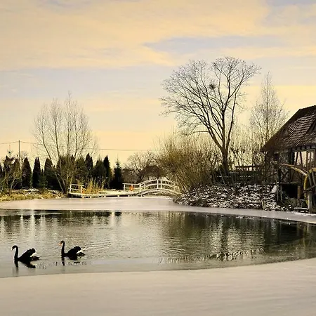 Feriehus Dom Na Wodzie Mazury
