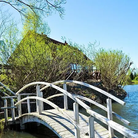 Feriehus Dom Na Wodzie Mazury